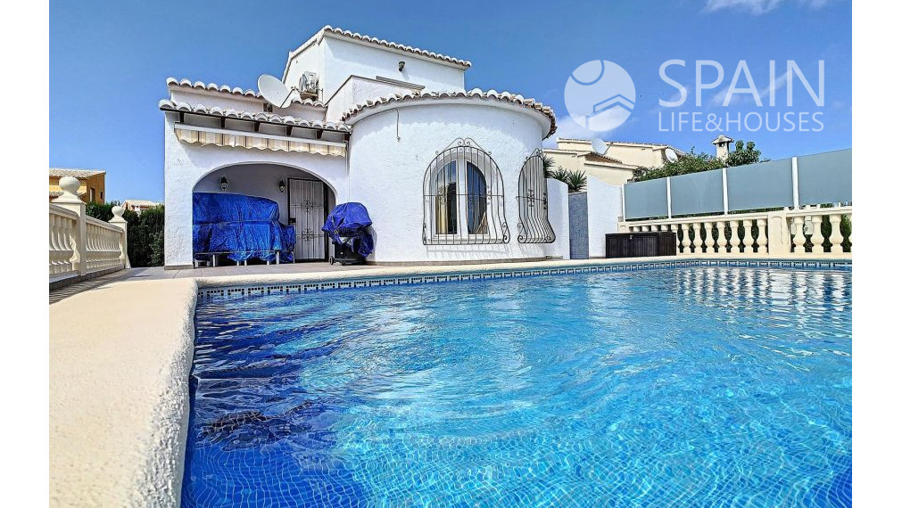 Typická španielska vila s bazénom, v rezidencii v Benitachell, Cumbre del Sol, Costa Blanca Sever