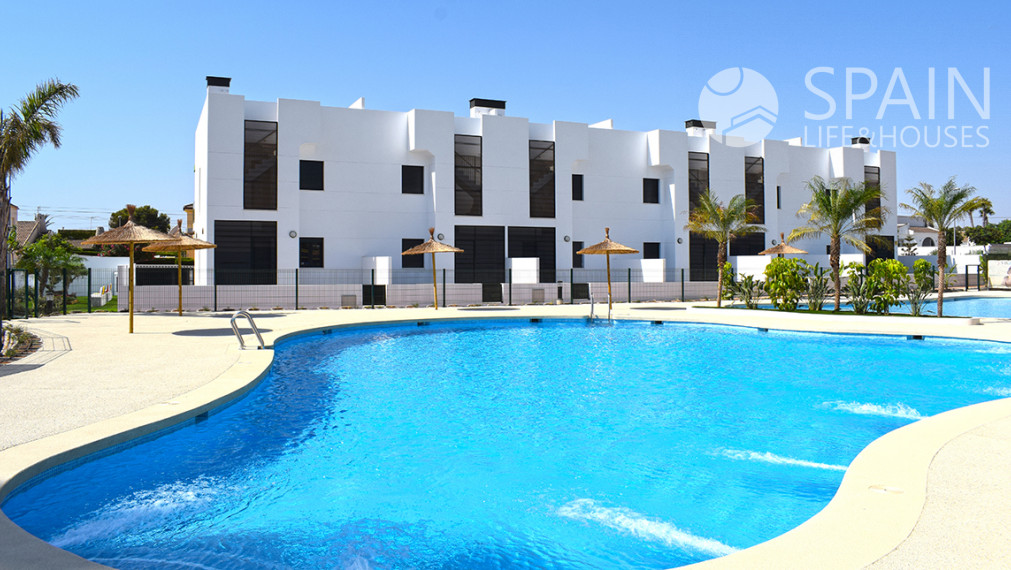 Nový 3 izbový apartmán v rezidenčnej výstavbe pri mori so spoločným bazénom v Mil Palmeras, Costa Blanca juh