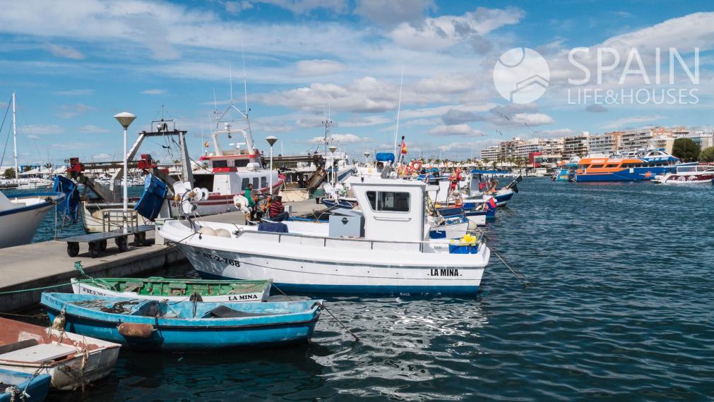 Nové apartmány s terasou a krásnym výhľadom na more v kľudnej časti Gran Alacant , Costa Blanca