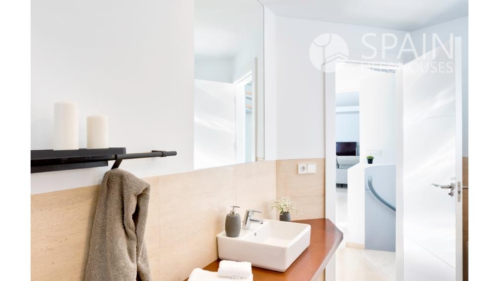 Nový a kompletne zariadený 3-spálňový apartmán v ALTEA Costa Blanca sever