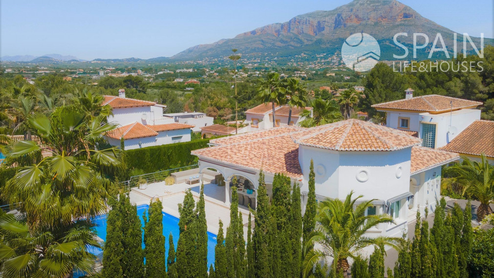 PREDANÉ Luxusná vila s bazénom, samostatným apartmánom a výhľadom na Montgo v Jávea, Costa Blanca sever