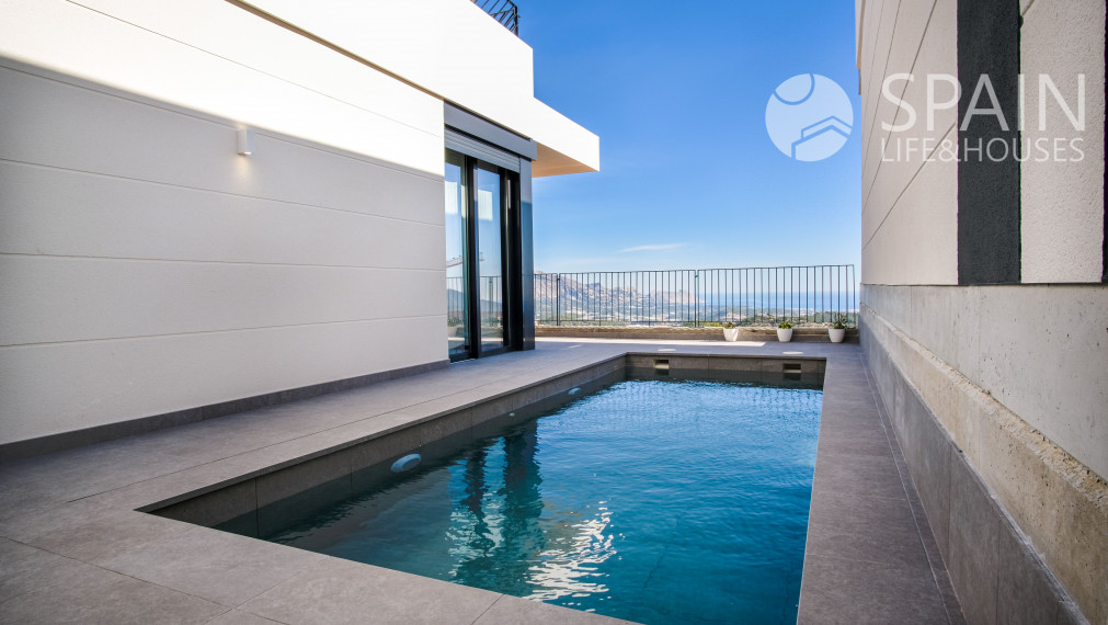 Posledné domy vo fáze E. Novostavba 2 a 3-izbových domov s bazénom, Polop de la Marina, Alicante