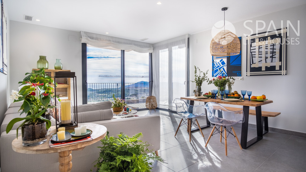 Posledné domy vo fáze E. Novostavba 2 a 3-izbových domov s bazénom, Polop de la Marina, Alicante