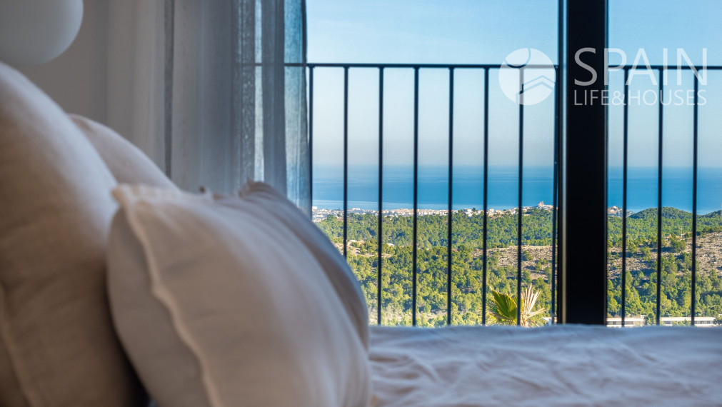 Posledné domy vo fáze E. Novostavba 2 a 3-izbových domov s bazénom, Polop de la Marina, Alicante