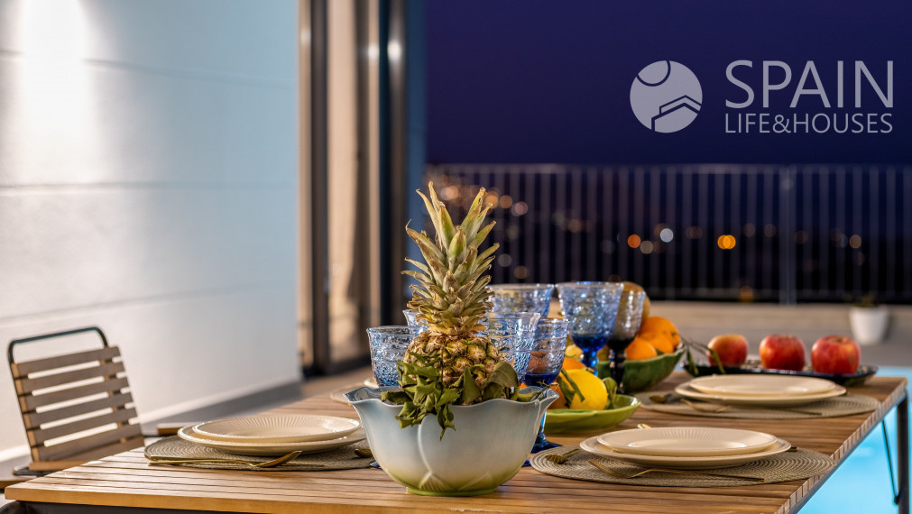 Posledné domy vo fáze E. Novostavba 2 a 3-izbových domov s bazénom, Polop de la Marina, Alicante