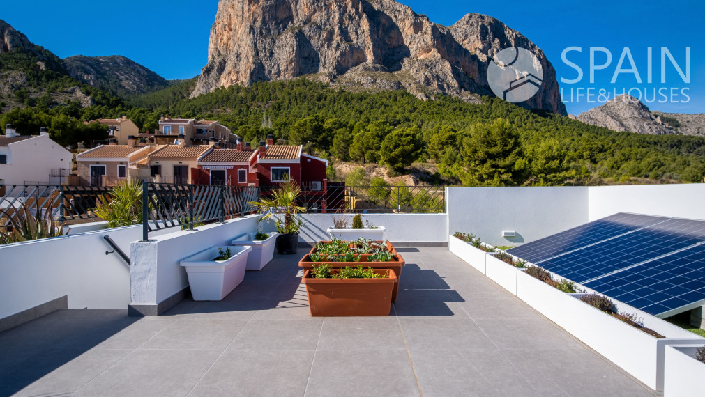 Posledné domy vo fáze E. Novostavba 2 a 3-izbových domov s bazénom, Polop de la Marina, Alicante