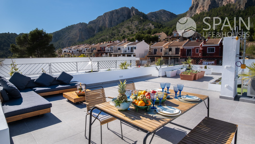 Posledné domy vo fáze E. Novostavba 2 a 3-izbových domov s bazénom, Polop de la Marina, Alicante