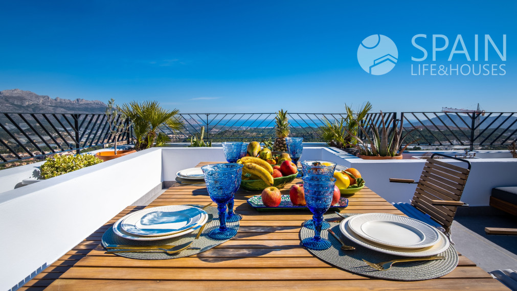 Posledné domy vo fáze E. Novostavba 2 a 3-izbových domov s bazénom, Polop de la Marina, Alicante