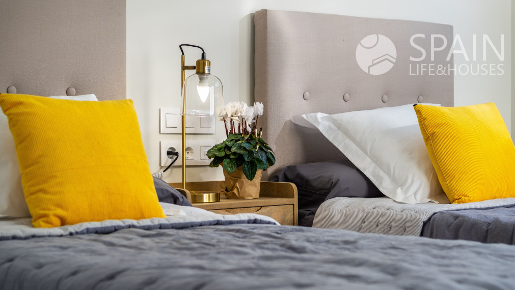 Posledné domy vo fáze E. Novostavba 2 a 3-izbových domov s bazénom, Polop de la Marina, Alicante