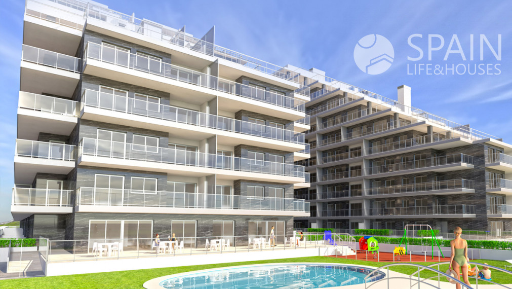 Dokončený kompletne zariadený 2 spálňový apartmán ( s názvom "Mestské Záhrady") v prvej línii pri mori so spoločnými bazénmi a vírivkami, Oropesa, Valencia