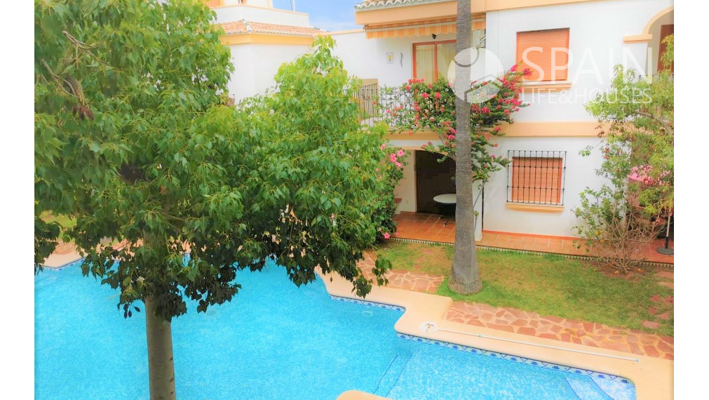 Romantický 1-spálňový zariadený apartmán v DENIA, Costa Blanca s terasou a komunálnymi bazénmi len 7 min pešo od pláže a ca 15 min o centra