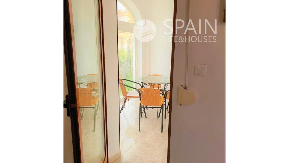 Romantický 1-spálňový zariadený apartmán v DENIA, Costa Blanca s terasou a komunálnymi bazénmi len 7 min pešo od pláže a ca 15 min o centra