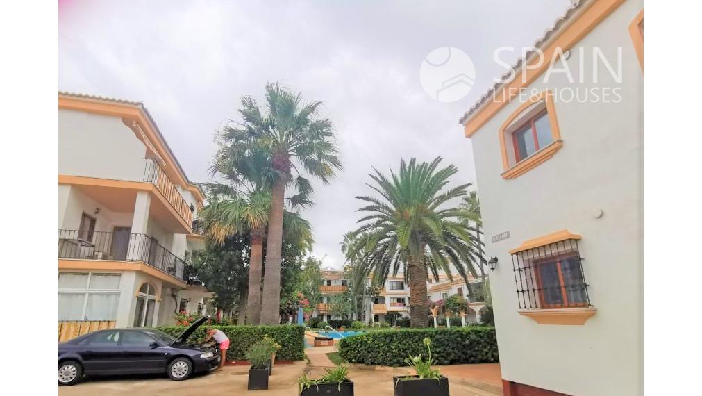 Romantický 1-spálňový zariadený apartmán v DENIA, Costa Blanca s terasou a komunálnymi bazénmi len 7 min pešo od pláže a ca 15 min o centra