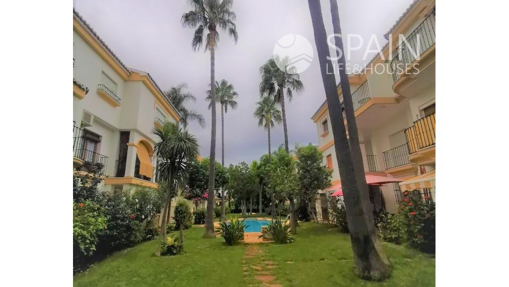 Romantický 1-spálňový zariadený apartmán v DENIA, Costa Blanca s terasou a komunálnymi bazénmi len 7 min pešo od pláže a ca 15 min o centra