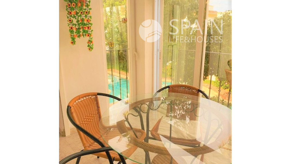 Romantický 1-spálňový zariadený apartmán v DENIA, Costa Blanca s terasou a komunálnymi bazénmi len 7 min pešo od pláže a ca 15 min o centra