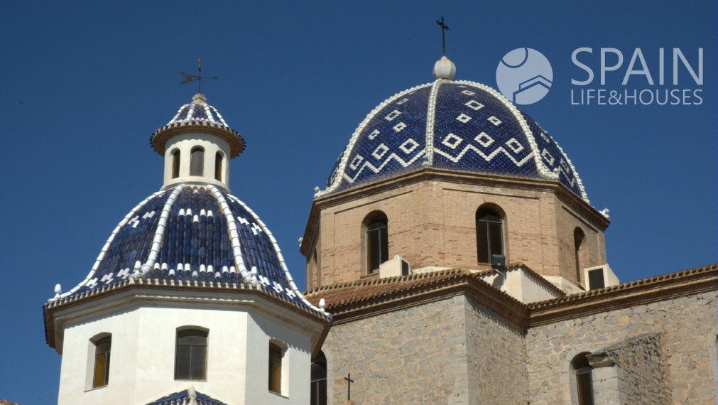 Rezidenčná presvetlená vila so 4 spálňami s privátnym bazénom s jedinečnou architektúrou v ALTEA, Costa Blanca Sever