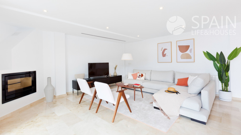 Rezidenčná presvetlená vila so 4 spálňami s privátnym bazénom s jedinečnou architektúrou v ALTEA, Costa Blanca Sever