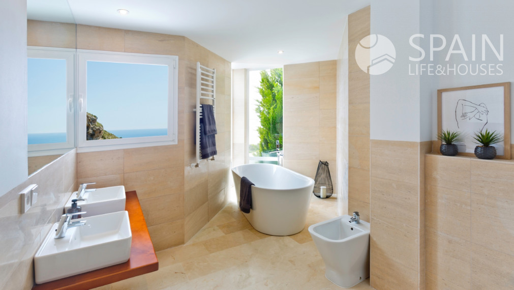 Rezidenčná presvetlená vila so 4 spálňami s privátnym bazénom s jedinečnou architektúrou v ALTEA, Costa Blanca Sever