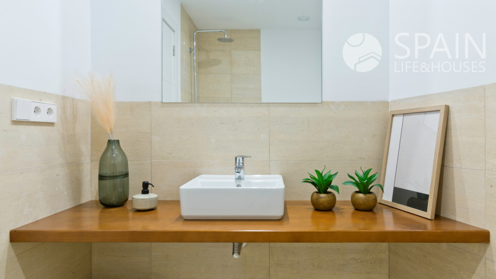 Rezidenčná presvetlená vila so 4 spálňami s privátnym bazénom s jedinečnou architektúrou v ALTEA, Costa Blanca Sever