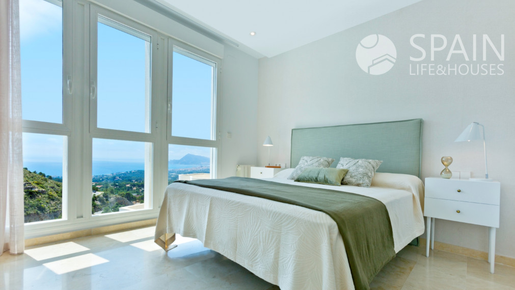 Rezidenčná presvetlená vila so 4 spálňami s privátnym bazénom s jedinečnou architektúrou v ALTEA, Costa Blanca Sever