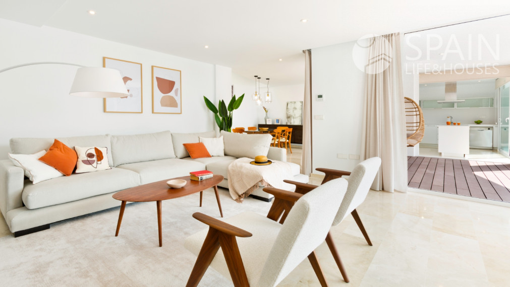 Rezidenčná presvetlená vila so 4 spálňami s privátnym bazénom s jedinečnou architektúrou v ALTEA, Costa Blanca Sever