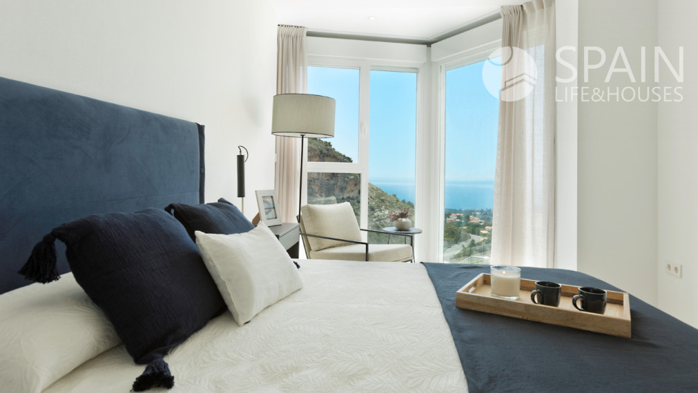 Rezidenčná presvetlená vila so 4 spálňami s privátnym bazénom s jedinečnou architektúrou v ALTEA, Costa Blanca Sever