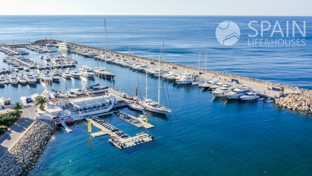 Rezidenčná presvetlená vila so 4 spálňami s privátnym bazénom s jedinečnou architektúrou v ALTEA, Costa Blanca Sever