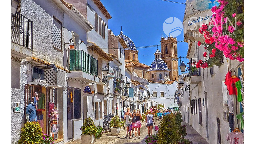Rezidenčná presvetlená vila so 4 spálňami s privátnym bazénom s jedinečnou architektúrou v ALTEA, Costa Blanca Sever