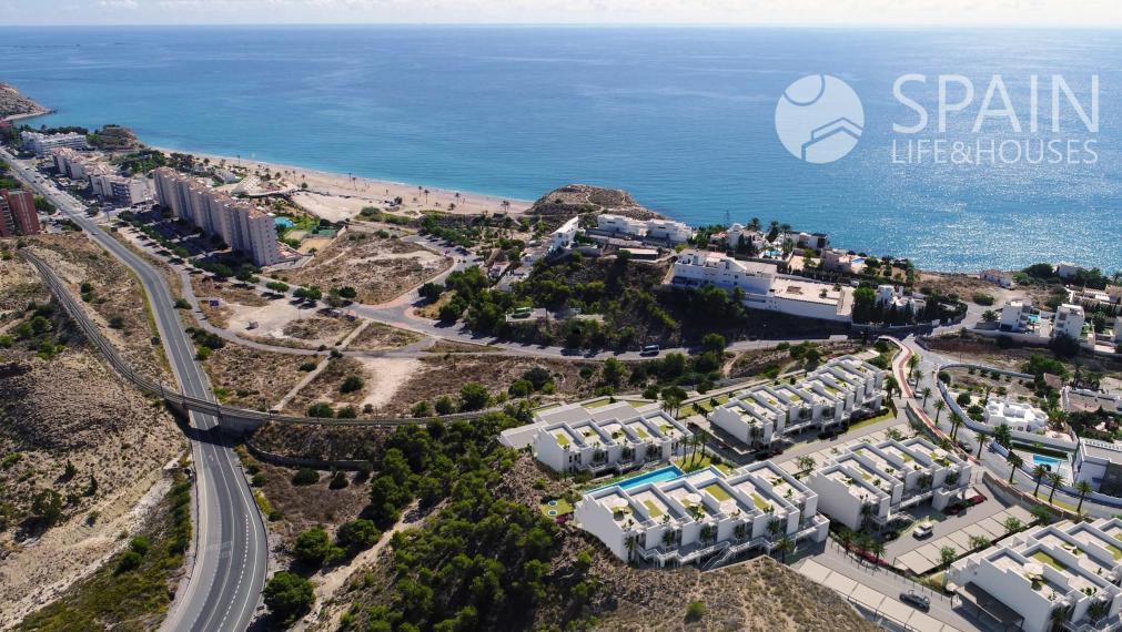 Novostavba - domy pri pláži s 2 spálňami a nádherným výhľadom na more vo Villajoyosa; Costa Blanca Sever