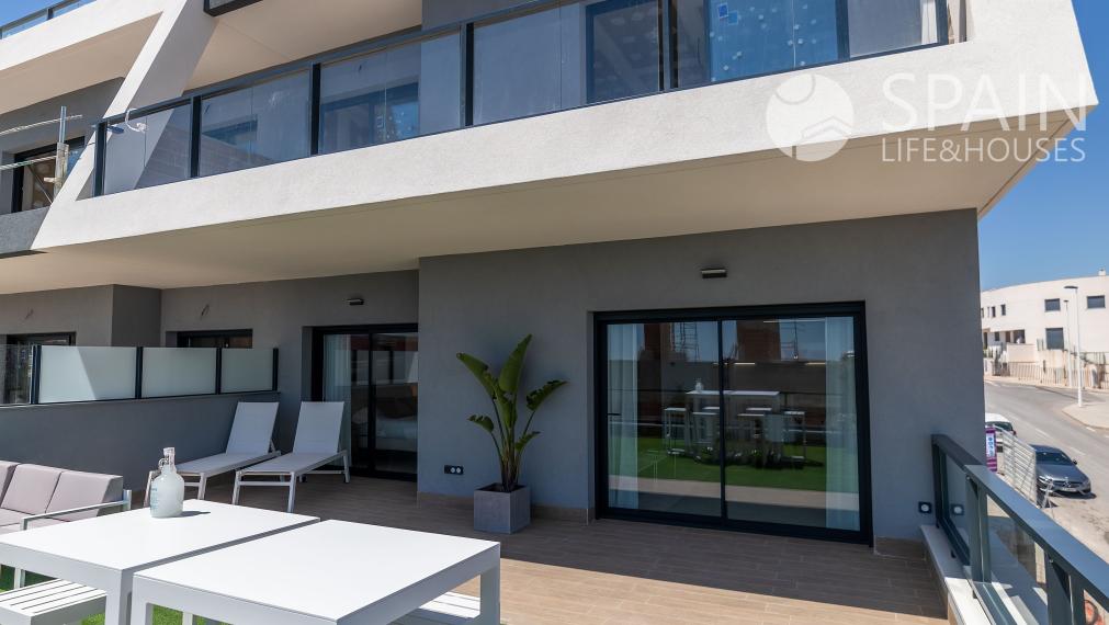 Nové apartmány s terasou a krásnym výhľadom na more v kľudnej časti Gran Alacant , Costa Blanca