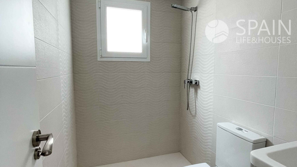 Projekt LEV-ANTE.  Moderné nové dvojdomy s bazénom len 5 minút od pláže v Alicante; Costa Blanca. Projekt bude dokončený začiatkom roka 2024