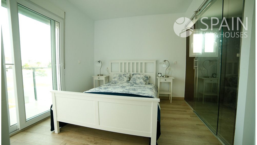 PROJEKT LIN-DA. Nádherné dvojdomy s bazénom 5 minút od pláže v Alicante. Dodanie  začiatkom 2025.