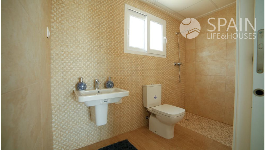 PROJEKT LIN-DA. Nádherné dvojdomy s bazénom 5 minút od pláže v Alicante. Dodanie  začiatkom 2025.