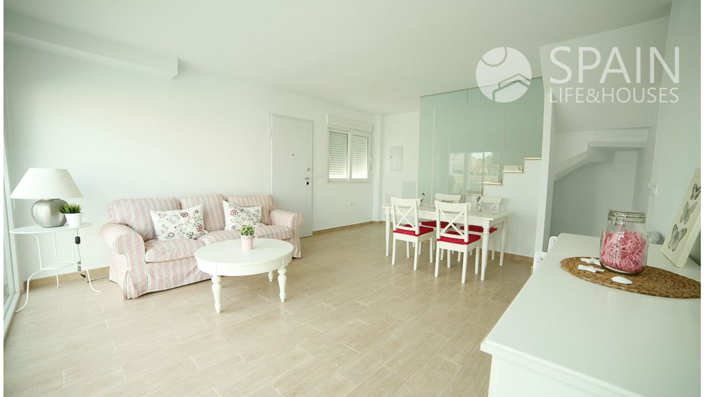 PROJEKT LIN-DA. Nádherné dvojdomy s bazénom 5 minút od pláže v Alicante. Dodanie  začiatkom 2025.