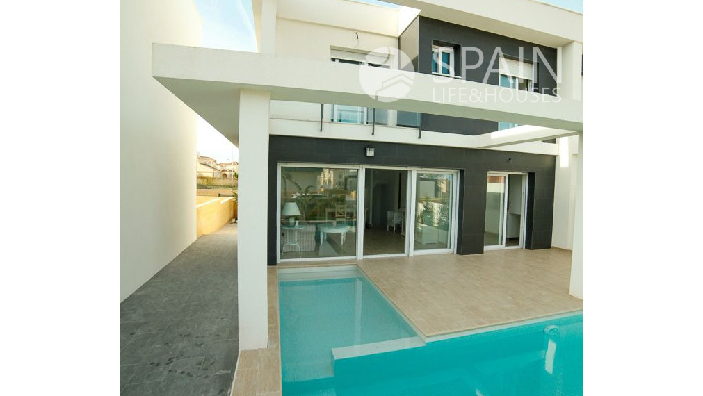 PROJEKT LIN-DA. Nádherné dvojdomy s bazénom 5 minút od pláže v Alicante. Dodanie  začiatkom 2025.