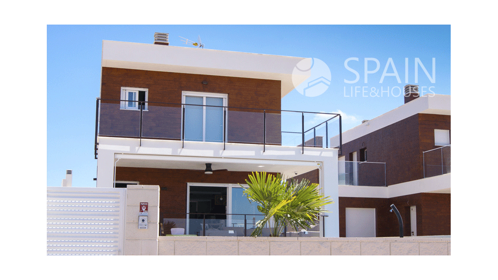 Veľkolepá dvojpodlažná samostatne stojaca vila, zóna Alicante.