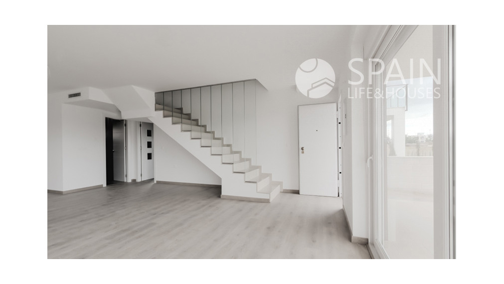 Veľkolepá dvojpodlažná samostatne stojaca vila, zóna Alicante.