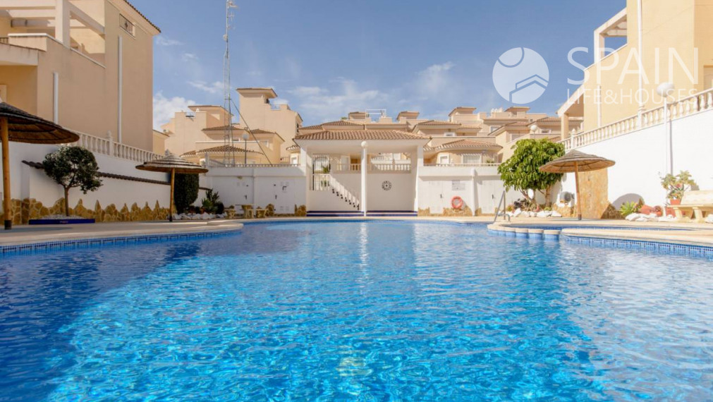 Nové bungalovy s 2 spálňami 8 km od pláže v San Miguel de Salinas, Costa Blanca juh. Dokončené.