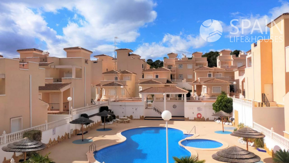 Nové bungalovy s 2 spálňami 8 km od pláže v San Miguel de Salinas, Costa Blanca juh. Dokončené.