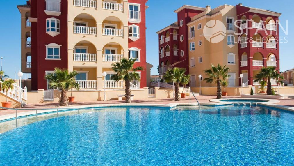 Novopostavený apartmán s 2 spálňami a 2 kúpeľňami 10 minút od pláže v Los Alcazares, Murcia, Španielsko. Dokončené.