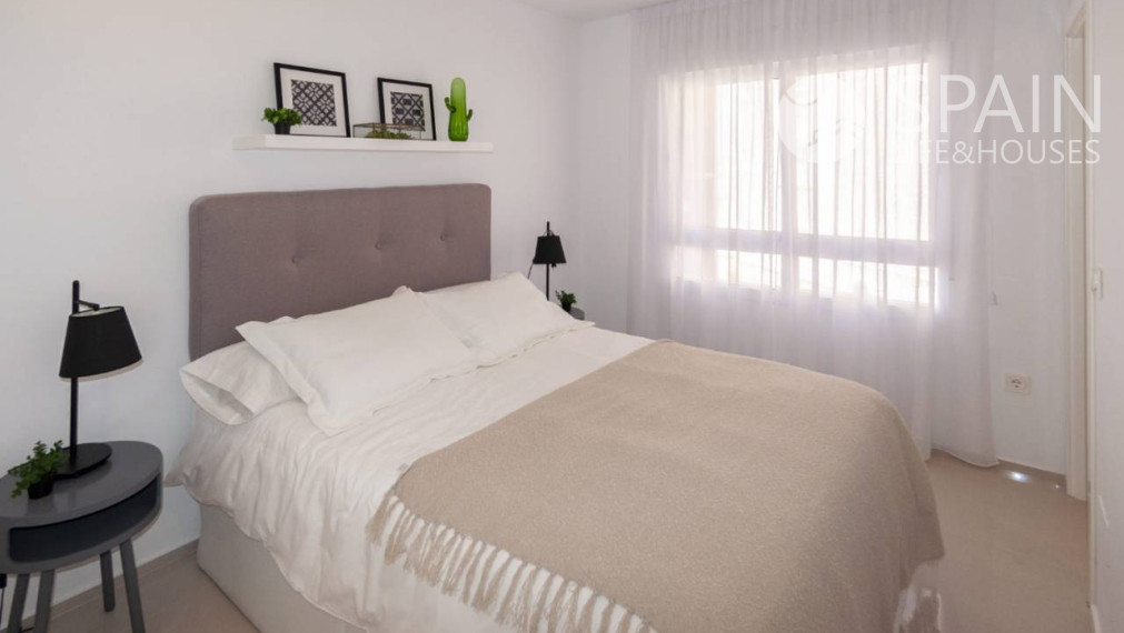 Novopostavený apartmán s 2 spálňami a 2 kúpeľňami 10 minút od pláže v Los Alcazares, Murcia, Španielsko. Dokončené.