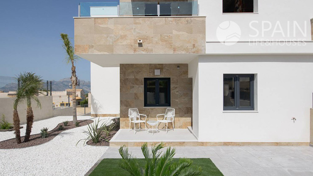 Novostavba bungalovu s 2 spálňami v Polop de la Marina, Alicante. Costa Blanca