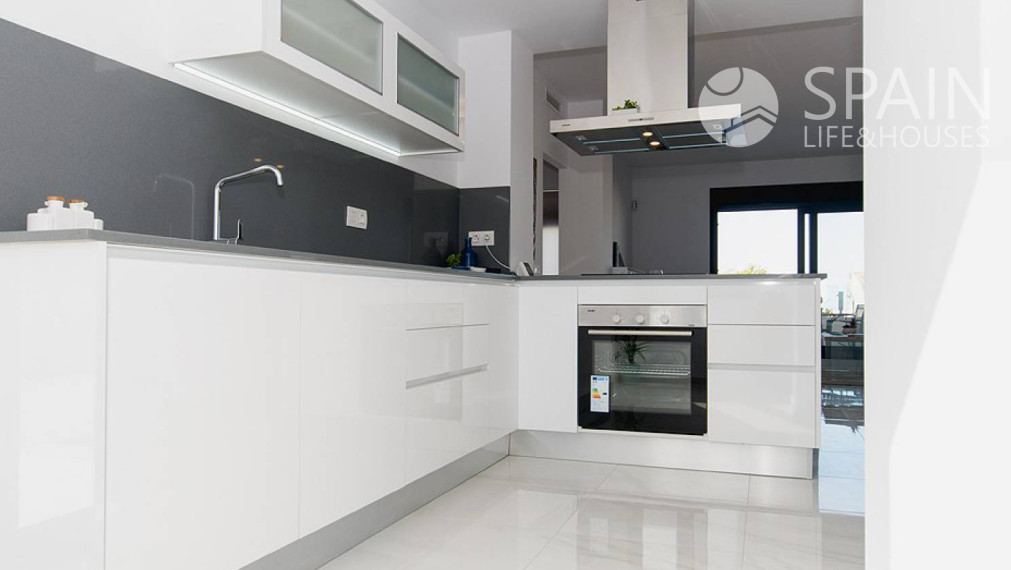 Novostavba bungalovu s 2 spálňami v Polop de la Marina, Alicante. Costa Blanca