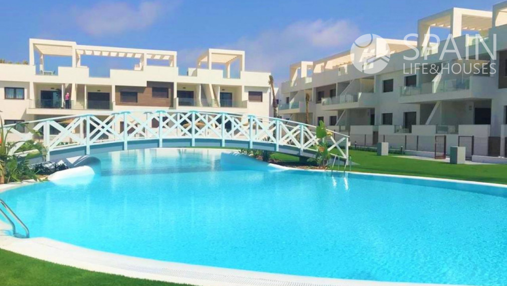 Novostavba prízemných bungalovov s 2 spálňami v meste Torrevieja, Alicante