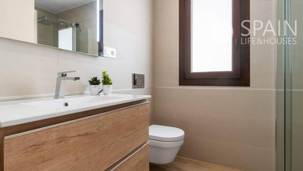 Novostavba prízemných bungalovov s 2 spálňami v meste Torrevieja, Alicante