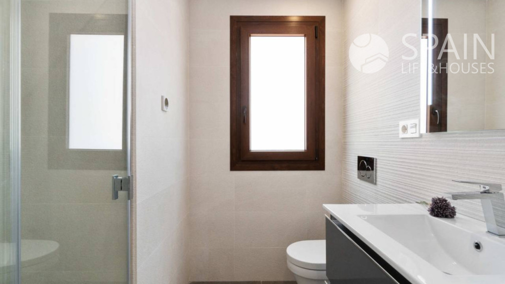 Novostavba prízemných bungalovov s 2 spálňami v meste Torrevieja, Alicante