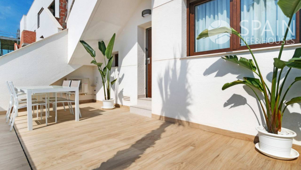 Novostavba prízemných bungalovov s 2 spálňami v meste Torrevieja, Alicante