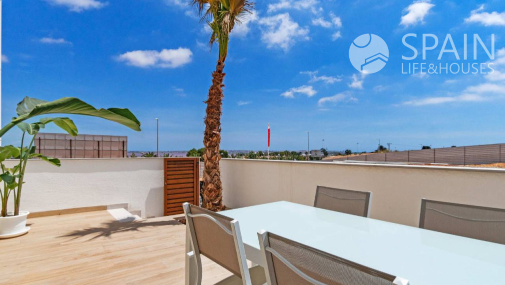 Novostavba prízemných bungalovov s 2 spálňami v meste Torrevieja, Alicante