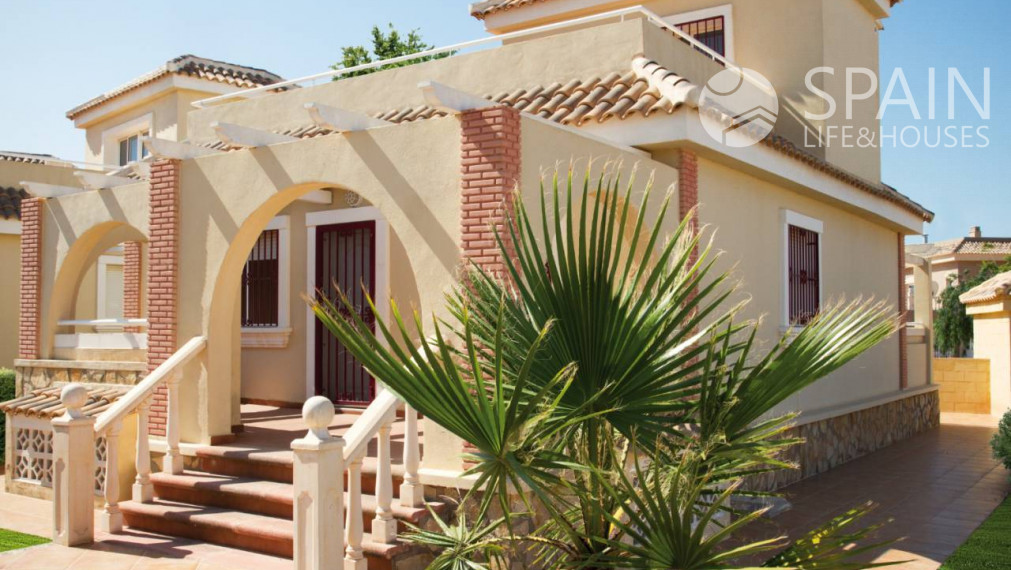 Nový bungalov  s 2 spálňami 20 km od pláže. V blízkosti golfového ihriska v Balsicas, Murcia. Dokončené.