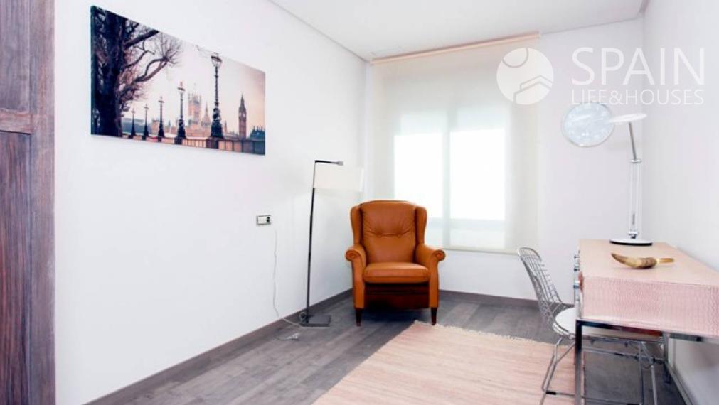 Novopostavené apartmány s 3 spálňami v centre mesta Elche, Alicante. Nachádza sa 15 km od pláže. Kľúč v ruke